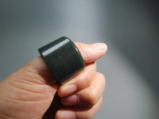 酷酷的,和田玉青玉扳指